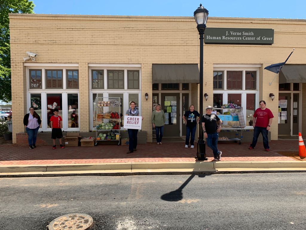 GreerRelief's tweet photo. Still #serving while #socialdistancing.
#aHandinChange #EveryNeighborMatters #HelpingNeighborsThrive #HereInGreer
#focusonrelief https://t.co/hIiQ3Eof3L