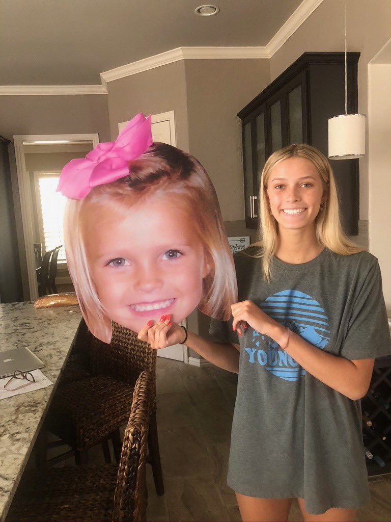 PWLWsoccer's tweet photo. Today #PlanoWestLadyWolves honors our #23 @ellielemaster💙Ellie has been on #LadyWolvesVarsity for 4 yrs and has served as ⚽️👩‍✈️ for 3 years!💙⚽️👊Ellie will attend The University of Oklahoma to major in Psychology w/a minor in Exercise Science! 🎓👏👏👏 https://t.co/xLlPkrakYb