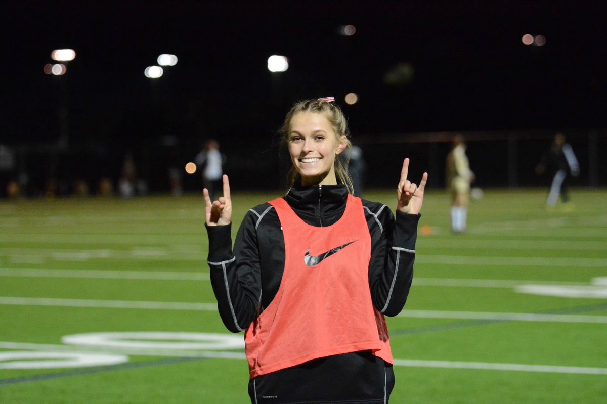 PWLWsoccer's tweet photo. @ellielemaster favorite memory is beating Sachse in PKs in playoffs her Junior Year!👊⚽️ Congratulations Ellie!!🎉🎊🎓💙We are so excited for you &amp; know there are big things in your future!🙌🥰🤩👊#BoomerSooner #UniversityOfOklahoma ❤️🎓 https://t.co/AL87L4JhTj