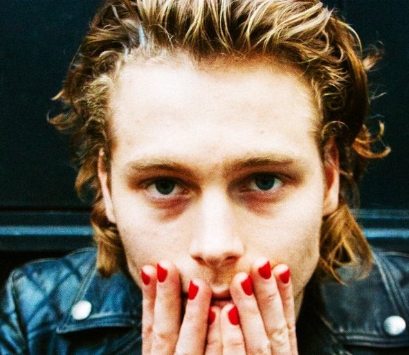luke hemmings and his glow up said "f*ck TOXIC MASCULINITY" a very POWERFUL thread:
