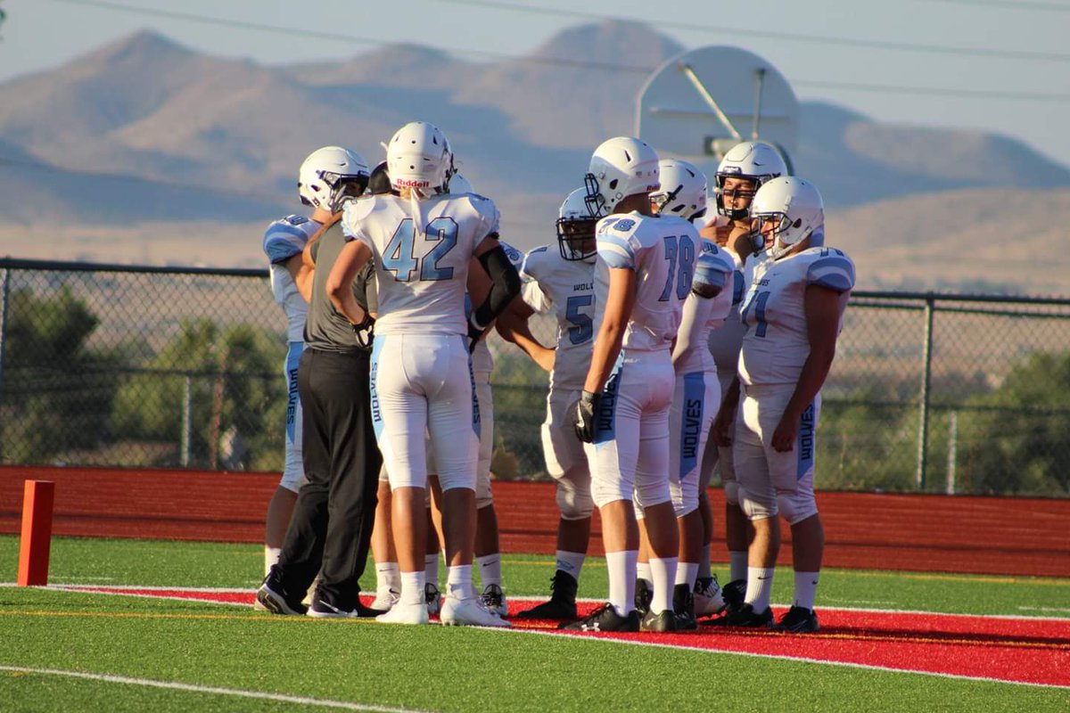 edsaldana60's tweet photo. Missing my d-line dogs at Estrella Foothills High School! I look forward to seeing you all as soon as the coast is clear! @efhs_wolves_fb
#PackMentality #DlineDogs #DestroyBlocks https://t.co/werWNb59S6