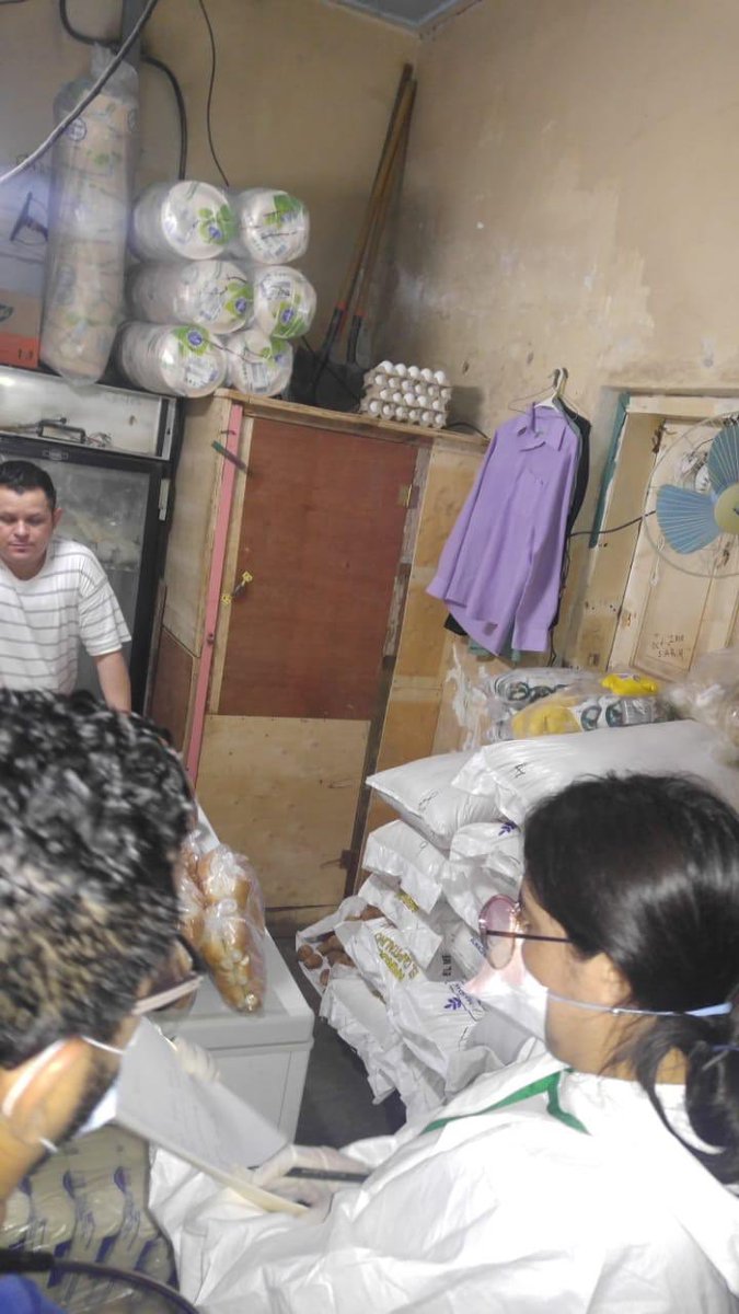 PJdeHonduras's tweet photo. Servidores judiciales de la Defensa Pública de #PuertoCortés visitan el Centro Penal, para ejecutar el Habeas Corpus presentado por el #Conaprev a beneficio de los privados de libertad y que apliquen para su Libertad Condicional o Preliberación. https://t.co/X7BQ8okuaQ