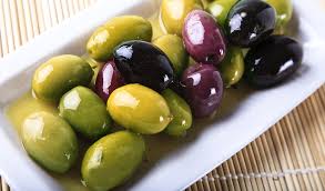 buenas tardes de manera insolita, en tiempos de #covid19chile y siendo usuario un adulto mayor, se me exige para cambiar el chip para poder ocupar mi plan en el telefono laida presencia, es broma?<a href="/ClaroTeAyuda/">Claro Te Ayuda</a> <a href="/clarochile_cl/">Claro Chile</a> <a href="/SERNAC/">SERNAC</a> <a href="/ejercitodechile/">Ejército de Chile</a>  wsp +56983563535 <a href="/UWeones/">Universidad de los Weones</a>