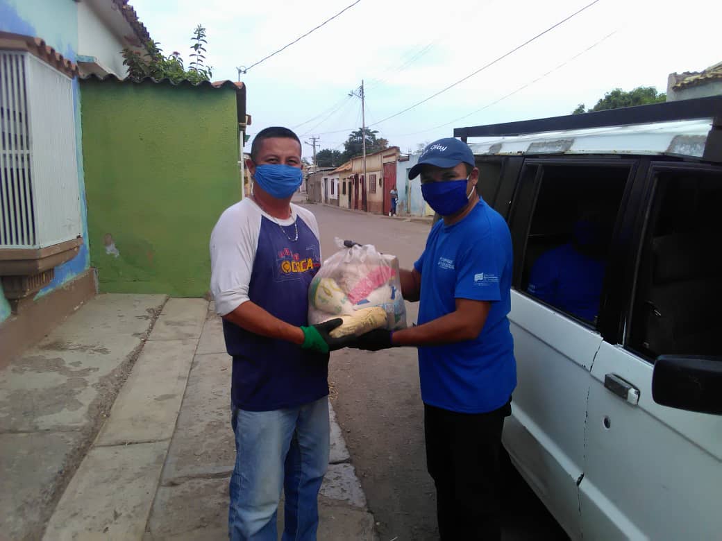 #SeguimosAvanzando 📸👏🇻🇪 | Siguiendo las instrucciones del Presidente de la  Corporación Industrial Eléctrica <a href="/cagonzalezMPPEE/">Carlos Gonzalez</a>, este miércoles se efectuó la entrega del beneficio alimenticio Clap casa por casa a las trabajadoras y trabajadores.