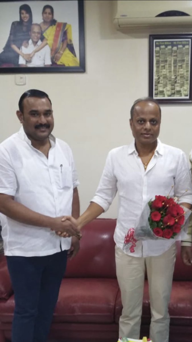 AliOffi26821629's tweet photo. ಕೆಪಿಸಿಸಿ ಅಧ್ಯಕ್ಷರಾದ #ಡಿಕೆ_ಶಿವಕುಮಾರ ರವರು ಪ್ರದೇಶ ಕಾಂಗ್ರೆಸ್ ಸಮಿತಿಯ ಟಾಸ್ಕ ಪೋರ್ಸ್ ಜಿಲ್ಲಾವಾರು ಸಮಿತಿಗೆ ಧಾರವಾಡ ಗ್ರಾಮೀಣ ಕಾರ್ಯಪಡೆಗೆ ಅಧ್ಯಕ್ಷರಾಗಿ ಮಾಜಿ ವಿಧಾನ ಪರಿಷತ್ ಸದಸ್ಯರಾದ @ChebbiNagaraj ರವರನ್ನು ಆಯ್ಕೆ ಮಾಡಿ ಇಂದು ಆದೇಶ ಹೊರಡಿಸಿದಾರೆ...
#congratulationAnna
@DKShivakumar @INCKarnataka
@INCIndia https://t.co/w2f363kzUT