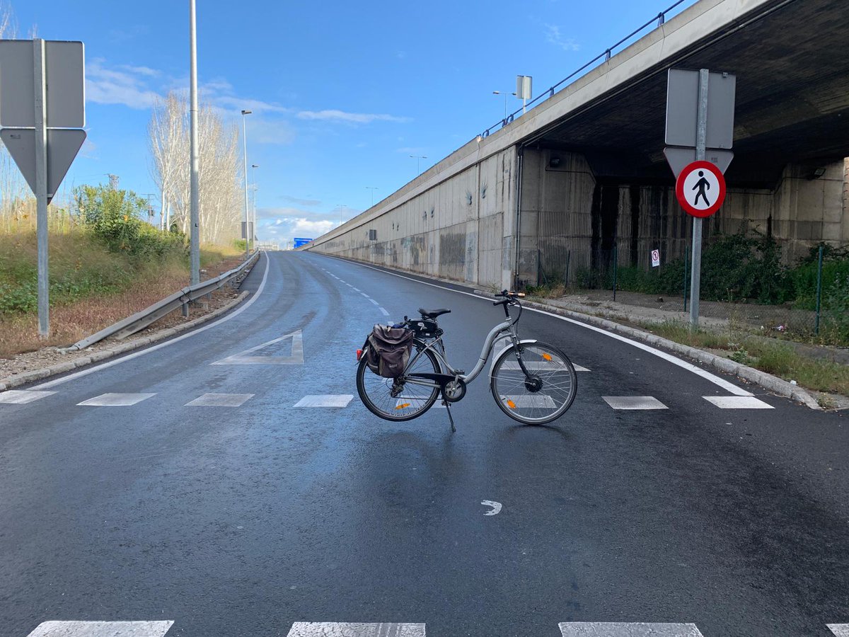 enbicigranada's tweet photo. La contaminación del aire urbano en España cae un 55 % durante la 2° quincena de marzo👉
https://t.co/WvbhcOgziI @ecologistas https://t.co/8FEEa0KPH5
