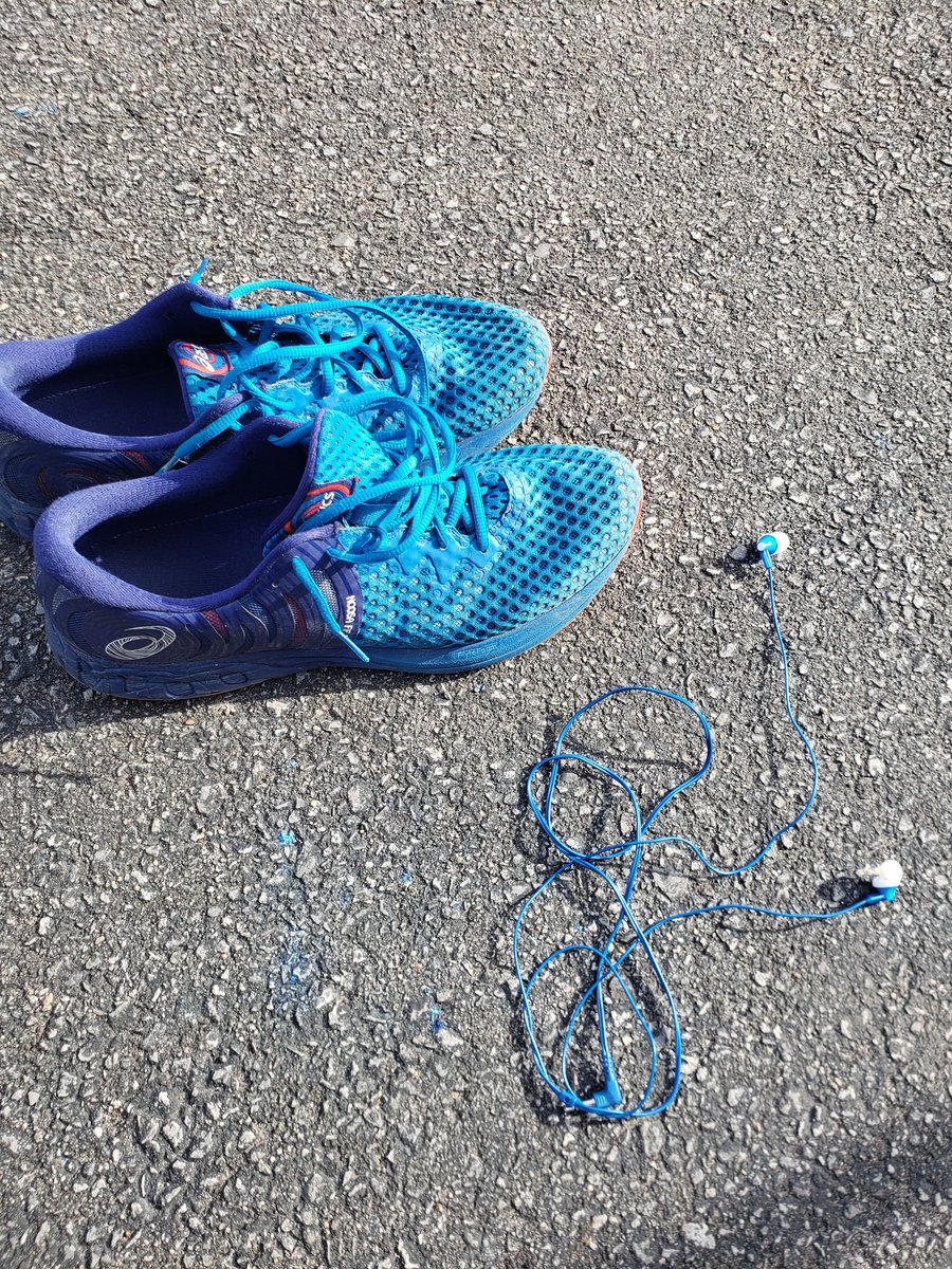 FrankBelair's tweet photo. Blue from top to bottom on today's run for #autismawarenessday and #JamSpiritWeek! Where are you wearing your blue @StJamesOCSB? https://t.co/eCDNZcAnCF
