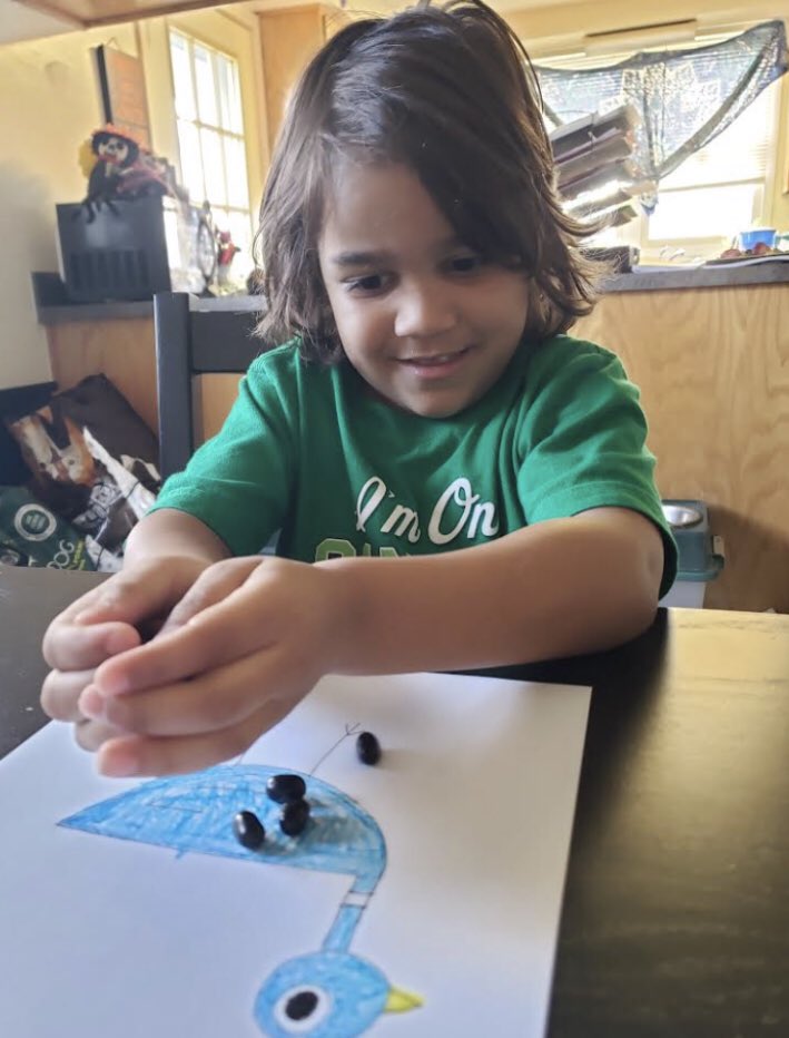 susanchiarello's tweet photo. This week our lessons are all inspired by Mo Willem’s Pigeon books! Great work, Wolves! 🐦 #nhtschoolstogether https://t.co/M2L1sI9Gdc