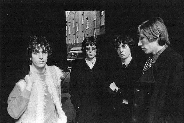whitekweeen's tweet photo. Pink Floyd in London, 1967. Picture by Alain Dister.
#PinkFloyd https://t.co/YGv3wEJGWv