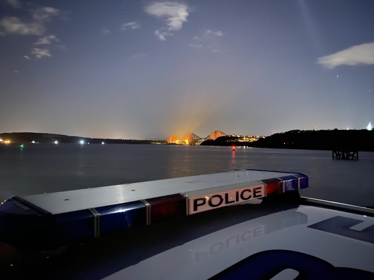 PSOSSWFife's tweet photo. Well, another evening of mobile patrol around the #SouthWestFife area today 🚓. Thanks again to everyone for their efforts so far 👍. Keep it up. #ViewFromTheOffice #StayingVisible #CommunitySpirt https://t.co/N4NLjba4hm
