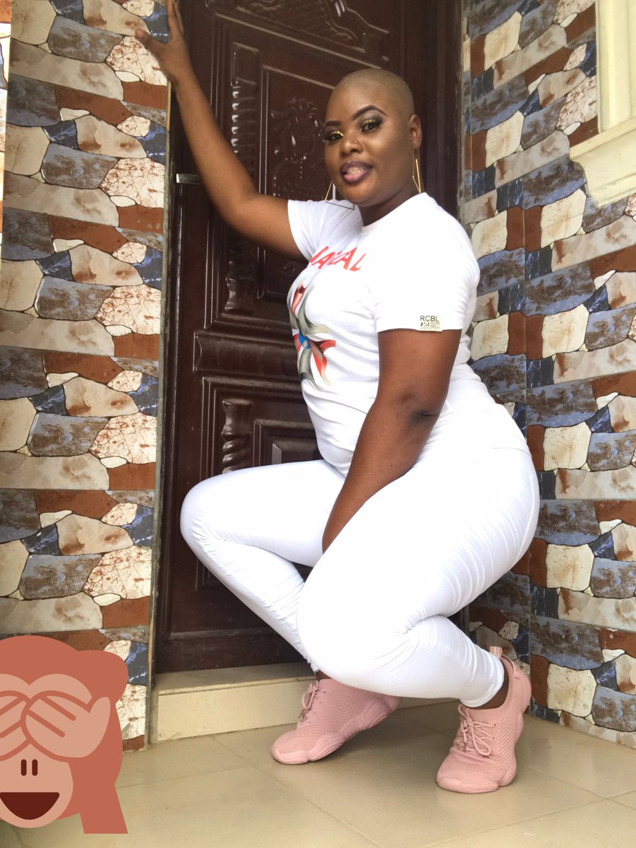 iamHoltyMate's tweet photo. If u wake up at midnight n see her on ur bed, wat will u do? ๐๐
Girls, can u #GoBald for 1 Million Naira? Will ur man allow? ๐คท๐ฝโโ๏ธ
Know d real size of her head ๐ฅณ
#GoBaldChallenge #CuteOrNot https://t.co/IeRtrjVL5R