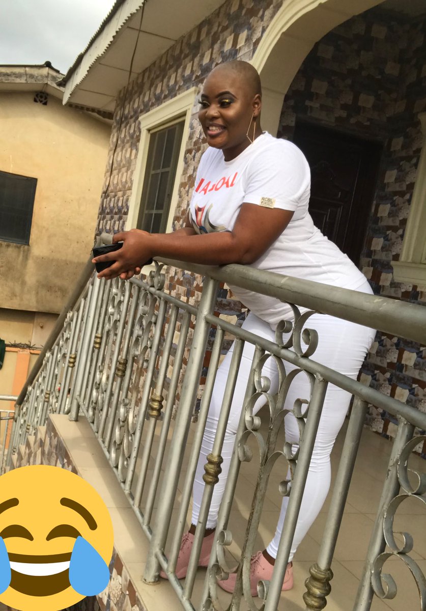 iamHoltyMate's tweet photo. If u wake up at midnight n see her on ur bed, wat will u do? ๐๐
Girls, can u #GoBald for 1 Million Naira? Will ur man allow? ๐คท๐ฝโโ๏ธ
Know d real size of her head ๐ฅณ
#GoBaldChallenge #CuteOrNot https://t.co/IeRtrjVL5R