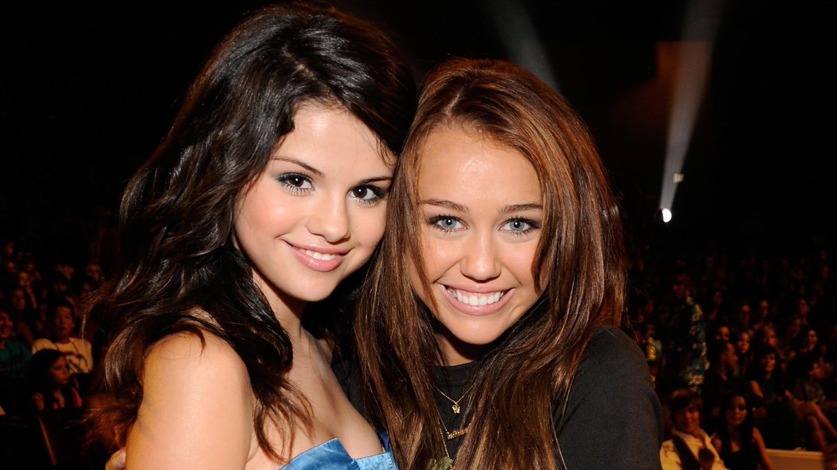 TheMileyTimes's tweet photo. 🚨 Selena Gomez will join @mileycyrus for #BrightMinded tomorrow! 11:30 AM PST on her instagram live! 🙌🏻🙌🏻 https://t.co/jVjAm6JJ18