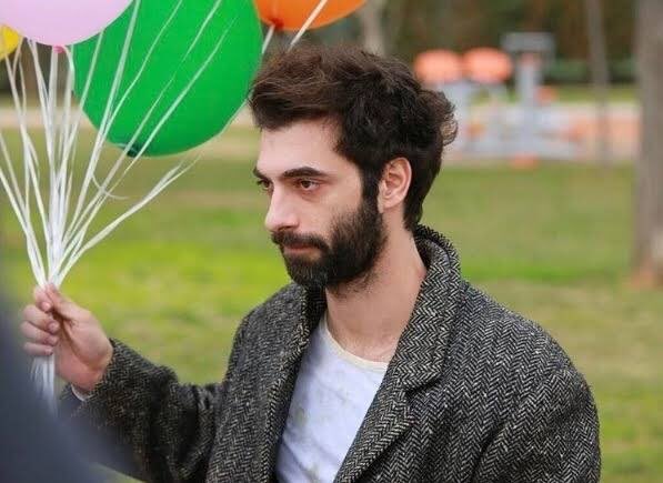 Adam öldü kadın evlendi,kadın öldü adam delirdi