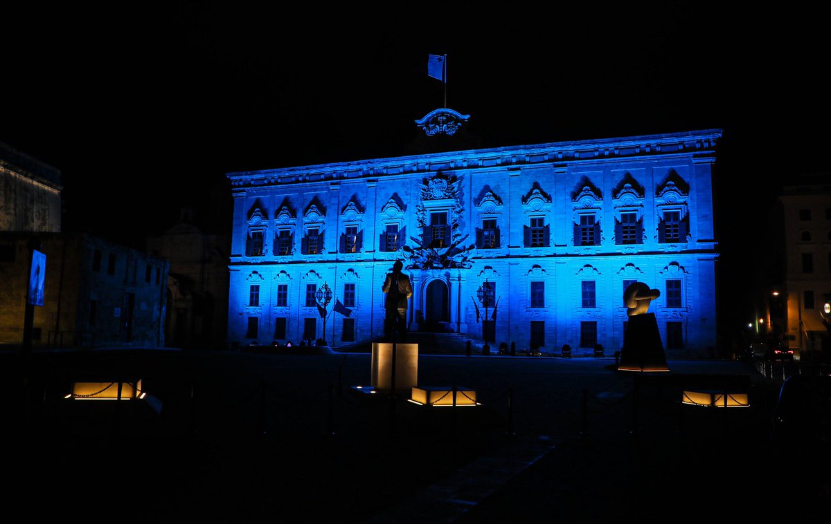 GarethDegiorgio's tweet photo. Auberge de Castille lit up in blue for
#WorldAutismDay 🔵 https://t.co/BnJnKZXe6Y