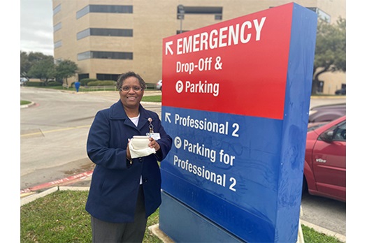 TXHealthCareers's tweet photo. We're so blessed to have our amazing Chaplains who are finding creative ways to continue #spiritualcare. Chaplain Jacquetta Chambers performed a baptism in the parking lot of Texas Health HEB to a soon-to-be-patient.
https://t.co/saWsAHLQgu
#Get2KnowTexasHealth #Blessed #Faith https://t.co/HFKeNIeQpg