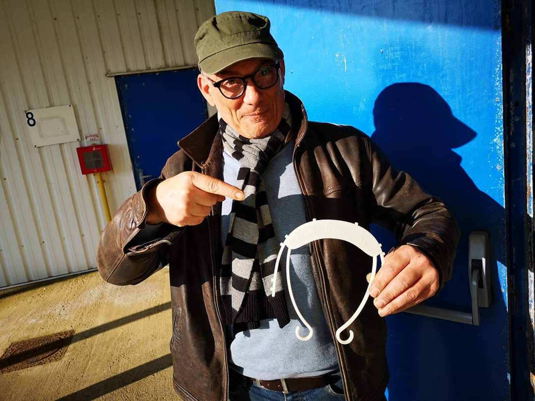 MarcHERMOUET's tweet photo. #COVIDー19 | Les premières pièces en plastique injecté sont disponibles en quantité ▶️Commandez-les à oparationmasqueLSO@diao85.fr ⏩ Pour livraison, solution en cours de mise en place. À suivre ! #Vendée cc @VendeeFrTech @DepVendee @PrefetVendee @BrunoRetailleau @C_MORANCAIS https://t.co/NXnP68CtDb