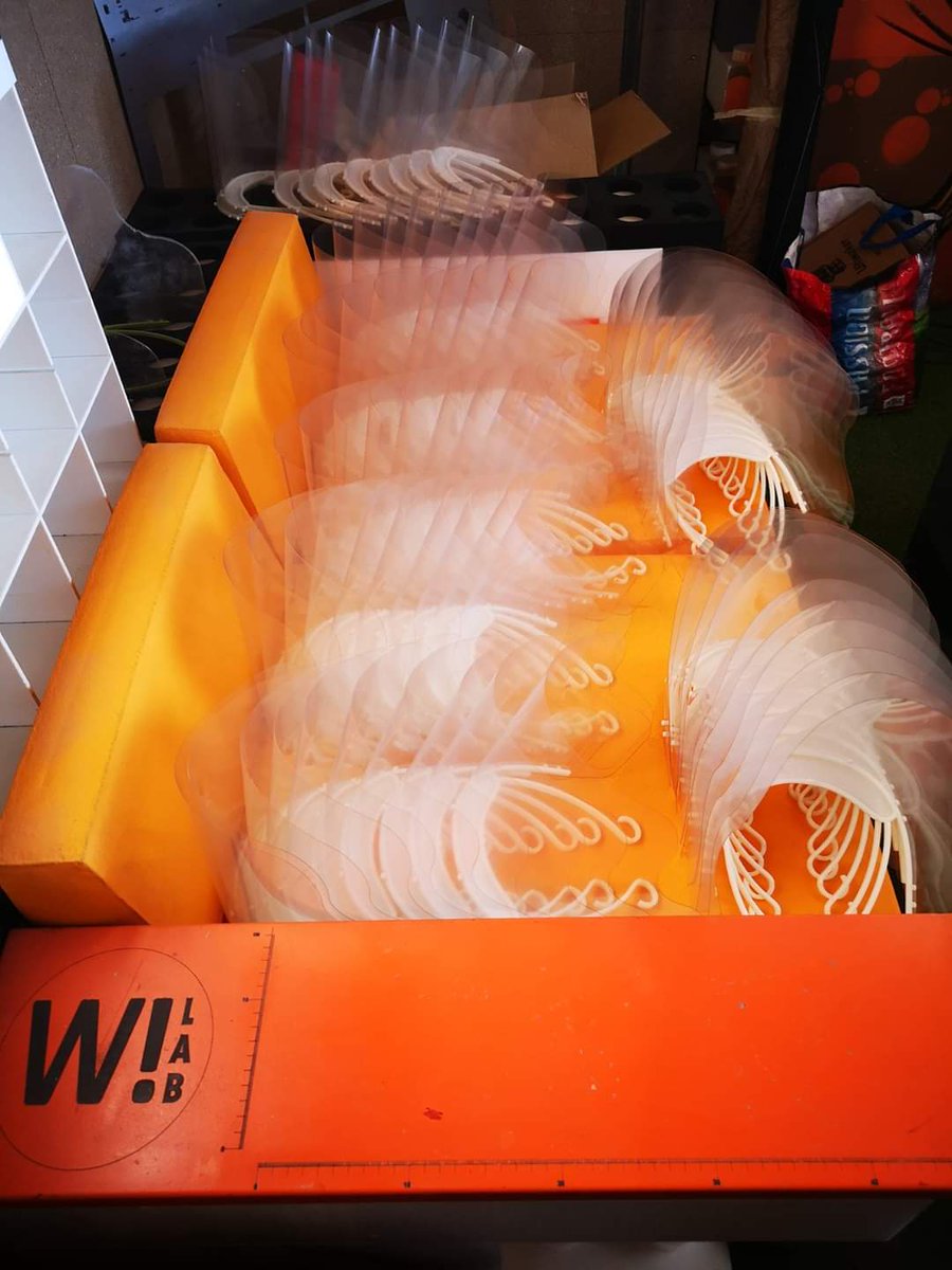 MarcHERMOUET's tweet photo. #COVIDー19 | Les premières pièces en plastique injecté sont disponibles en quantité ▶️Commandez-les à oparationmasqueLSO@diao85.fr ⏩ Pour livraison, solution en cours de mise en place. À suivre ! #Vendée cc @VendeeFrTech @DepVendee @PrefetVendee @BrunoRetailleau @C_MORANCAIS https://t.co/NXnP68CtDb