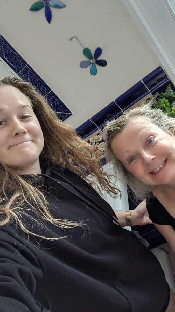 kayandkompany's tweet photo. 💇♀️Hairdressers #DeliverRoot !
Another #SafeDistance DeliverRoot Haircolour By #kayandkompany #N10 💇🏻♀️
Elli went to the salon, mixed Jane’s colour & delivered it with instructions to Jane’s daughter on how to apply it #jobdone
❤️We May Be Closed, But Our Hearts Are Always Open❤️ https://t.co/dACz0JyIqQ