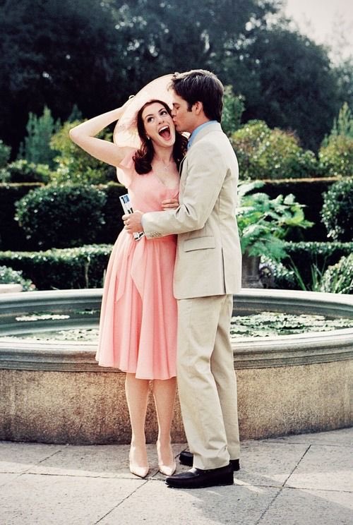 sithshouto's tweet photo. chris pine and anne hathaway on the set of princess diaries 2 is what gives me happiness https://t.co/cVF3vkJssI
