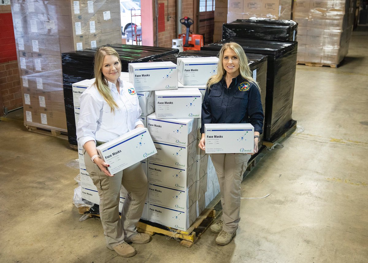 GregAbbott_TX's tweet photo. A BIG thanks to ⁦@Apple⁩ for supplying a massive amount of face masks to help us combat the #coronavirus. 

These are being distributed across Texas immediately. 

⁦⁩ #COVID19 #TXLEGE https://t.co/Cm0eLk4eJt