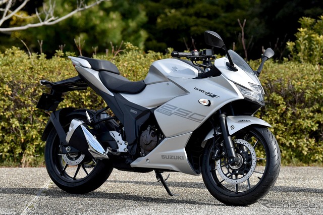 Bugbro ラジアルタイヤが履けるホイールなのにモノスゲー安いからビギナーなどストリートを走る人にはいいバイク という感じだけど 高回転が回らないので 高回転が回るもっと安いgsx R125 Gsx S125か もうちょっと頑張ってz250がイイというのが個人的な