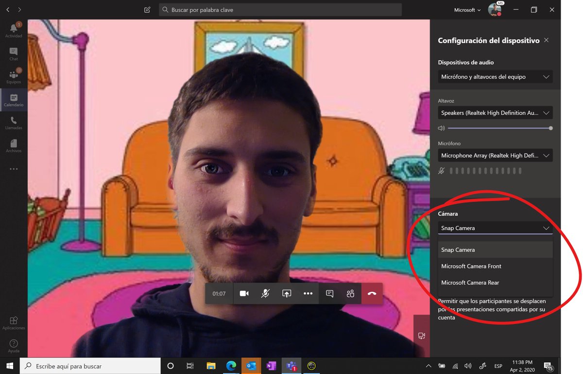 <a href="/teresa_lorca/">Tere Lorca</a> @ovibarcelo <a href="/MicrosoftEduEsp/">Microsoft Educación</a> ¡Es muy fácil! Tienes que ir a snapcamera.snapchat.com y bajarte la App. Ahí te configuras el filtro que quieras. Luego, en la reunión de Teams, pulsas los ···, vas a Configuración del dispositivo, y cambias tu cámara normal por Snap Camera. ¡También te puedes cambiar el fondo!