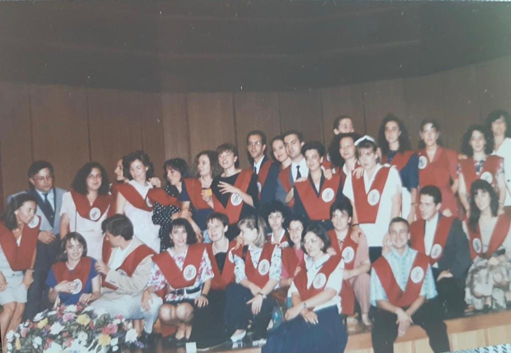 La mayor parte de esta promoción de #Fisioterapia, la primera de la UCM (1990), está trabajando a destajo en las UCIS, Hospitales y centros de AP contra #COVID19 . Yo tomé el camino de la práctica  privada, y aportaré mi granito de arena, cuando llegue el momento #JuntosSaldremos