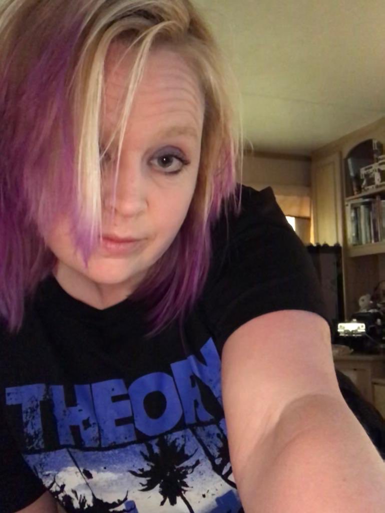 stonecld316babe's tweet photo. Messy hair, make up smudged. Work out was worth it earlier ๐๐ป๐ช๐ป.
Mental release and body work out.
Isolation workout completed โ
#polelife #poledancer #theoryofadeadman #rockchick #gamerchick #purpleislife #messydontcare #MentalHealthMatters https://t.co/T52S4YYEg1