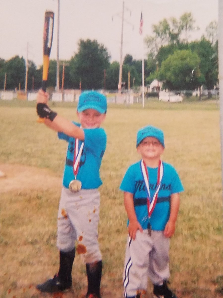 quinn74's tweet photo. I would pay to watch these  guys play ball again.. RIGHT NOW!!! @quinn1613 https://t.co/lTGSPVWM8n