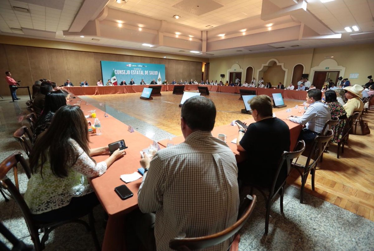 SEDERCOAH's tweet photo. Secretario @flores_mendez presente en la reunión del Consejo Estatal de Salud, presidido por el Gobernador @mrikelme,  donde se dieron a conocer los datos más recientes de #COVID19 en el estado. #FuerteCoahuilaEs https://t.co/Acmo1NnZIY