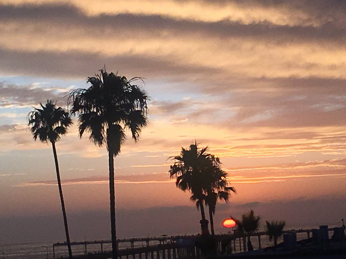 anicoleht's tweet image. OB the first beach I was introduced to out here in SD, my favorite. Bye bye sun. #10minsaway #beach #ob #oceanbeach #sandiego