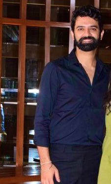 SheroSobti's tweet photo. Our king 🤴 Barun
Was a main invited guest 🤗
He participated in Women of the future a words 2018 👌👌
Which was held in HolidayInn in Jaipur 🚏...
#BarunSobti #Jaipur
#Barun2018 ✈️✈️✈️
@BarunSobtiSays
#WomenOfTheFutureAWords
#WoTFA 💥💥
#throwback https://t.co/oocVAJfvd5