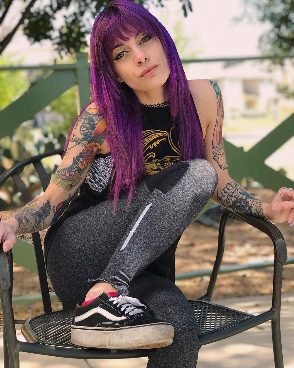 gamep1ayers's tweet photo. @tsukivans is your type. 
.
#dota2official #leagueoflegendsislife #lolgaming https://t.co/NHKZ7CLwBI