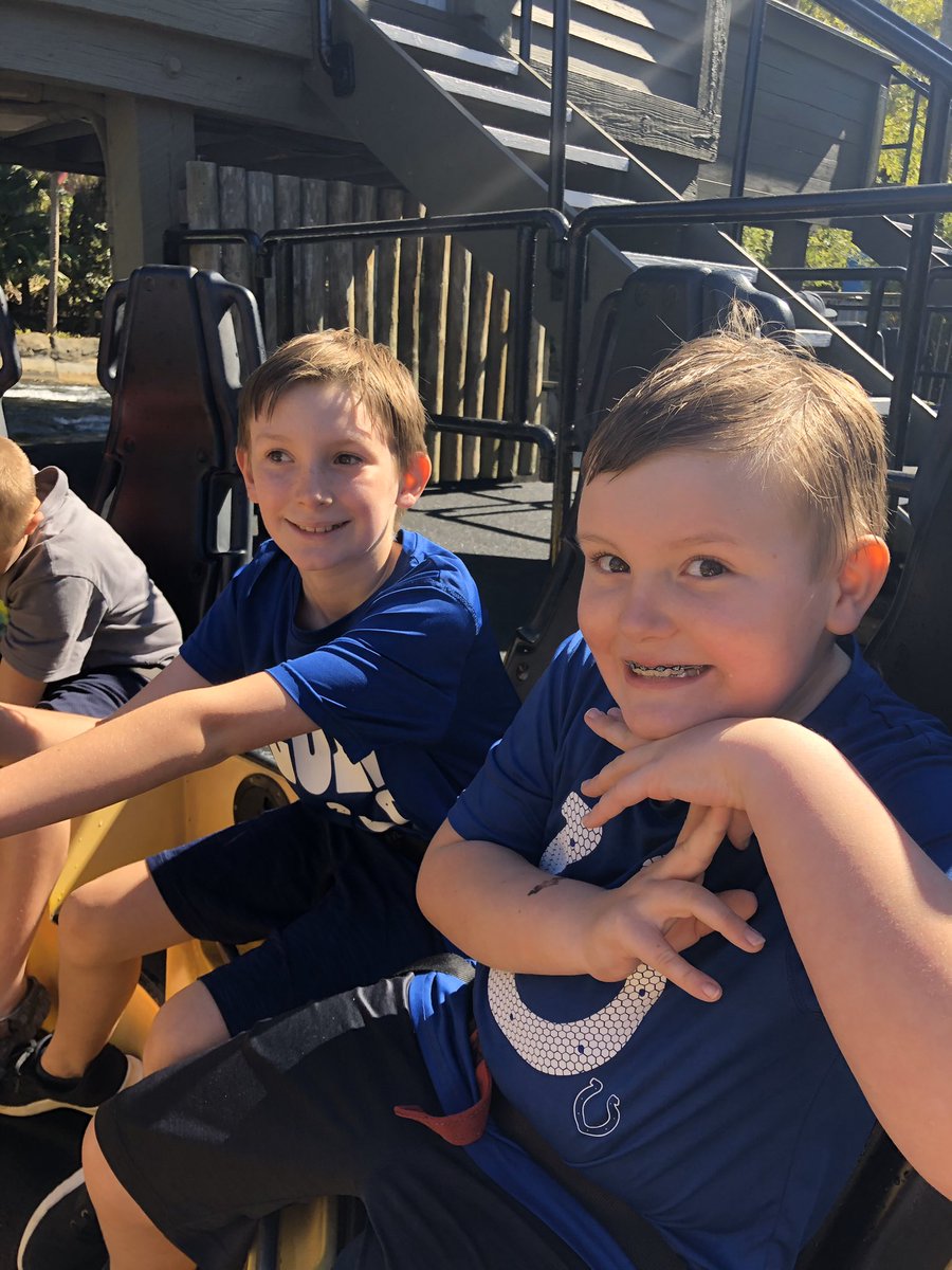 terrymeiners's tweet photo. MEET THE MEINERS π©π»βπ My brilliant niece Valerie Meiners-Smith reminds moms to find time for exercise and self-care while the family is sequestered. School teacher Val tutors parents on YouTube with homeschool help β€οΈ #840WHAS audio π https://t.co/Q6BWbLkfKK #familyiseverything https://t.co/7HMLz27JSM