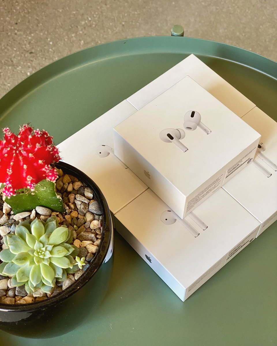 lakeeffectphone's tweet photo. AirPods back in stock!

We’ve got a great selection of AirPods and AirPods Pro available in store or shipped free from our website https://t.co/lyujXdBu3n

#grandrapids #lakeeffectphonerepair #shoplocal #smallbusiness #airpods #apple https://t.co/cAaC4c2oz8