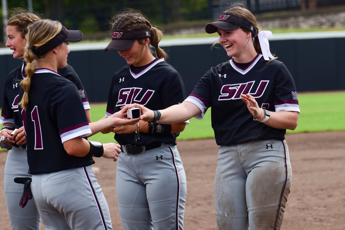 OF Susie Baranski ( @susiebaranski3) 4-yr starter’20: Team-best .400 batting avg Post-SIU: TeacherSewell: Wall-crashing catch in Mexico. Meg & Jenny yelled 'you got room!' (she didn’t) & Susie smokes this temporary fence & makes the catch to save runs. Fans went nuts.