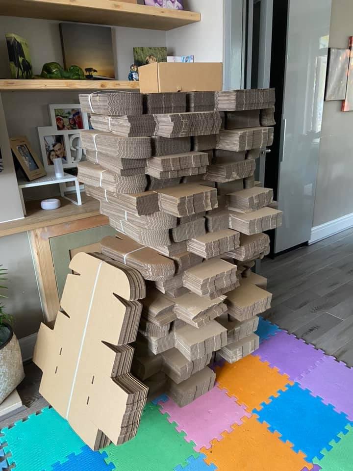 A big thank you to #rajapack @RajapackUK rajapack.co.uk who sent us 500 boxes for the #nhswellnessbox at a very reduced price! 
A nice addition to the living room 😉 #StayHomeSaveLives #NHSheroes