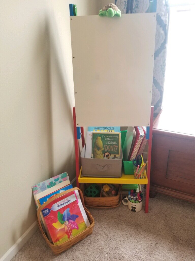 MillCreekwest's tweet photo. Ready for school! Inside the house of one of our teacherโs eLearning setup! #TeachersAreReady #StudentsWantToLearn #INthistogether #ClassTurtleToo #GloverFirstGrade @EducateIN @StaceyMonnett @MillCreekSupt #MCWPride https://t.co/BzGMdYsr4a