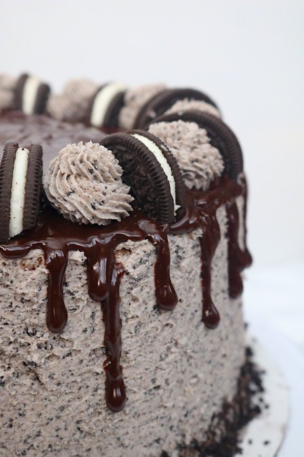 AdventuresofB2's tweet photo. Oreo Cookies and Cream Cake. 
Your favorite cookie in bursting in every bite. 
Recipe: https://t.co/I0ixZKTtBy https://t.co/Ypw1iAkjOr