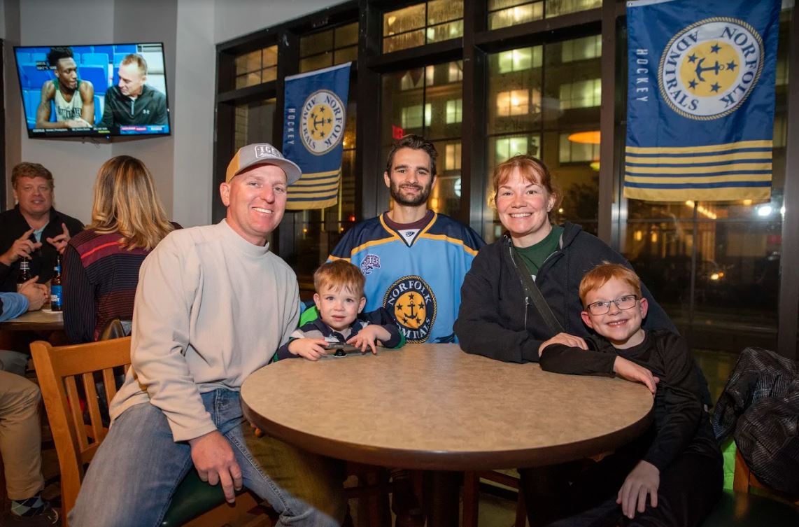 ICYMI: <a href="/NorfolkAdmirals/">Norfolk Admirals</a> players get a boost from their fans #13NewsNow 🏒🏒🏒
13newsnow.com/article/sports…