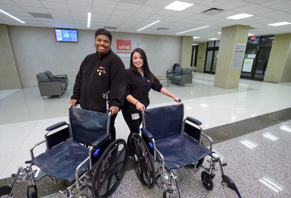 EbonyJHilton_MD's tweet photo. 🗣🗣#FrontLine healthcare workers are not just #Doctors, #Nurses, #EMT, or #RespiratoryTherapists. They’re also the hospital’s #CleaningStaff, #UnitSecretaries, #InformationDeskWorkers #CafeteriaStaff, #ValetsForPatients #Transporters... so where’s their #N95Mask. #TheyMatterToo https://t.co/JmDTTI1Fj9