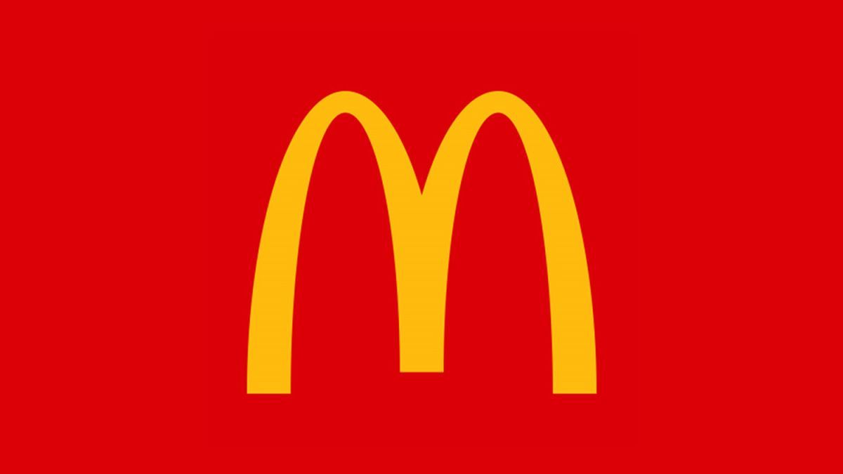 dzcrew_co's tweet photo. McDonald's apologises after tasteless logo change 😆 😮 https://t.co/Y82WIZYMo4 #design #brand https://t.co/MEmcdreDoa