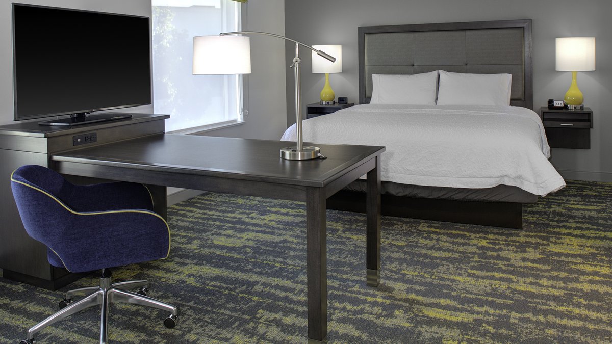 IrvineChamber's tweet image. A number of #Irvine hotels have implemented special day rates to provide professionals a quiet, private work space free of distraction. Click here for participating hotels and booking information: ow.ly/NFrt50z3yCI #remoteworkspace #workspace