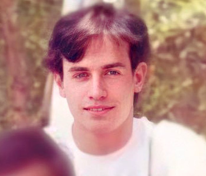 Hace años era joven soñador <a href="/HLGatell/">Hugo López-Gatell Ramírez</a> estudiante de medicina, hoy ya muy famoso porque ha tenido un manejo excelso de la pandemia en México

Ha acreditado conocimiento y experiencia, la oposición lo odia, le exige muertos y pruebas rápidas

Tienes todo el respaldo del pueblo Dr!!