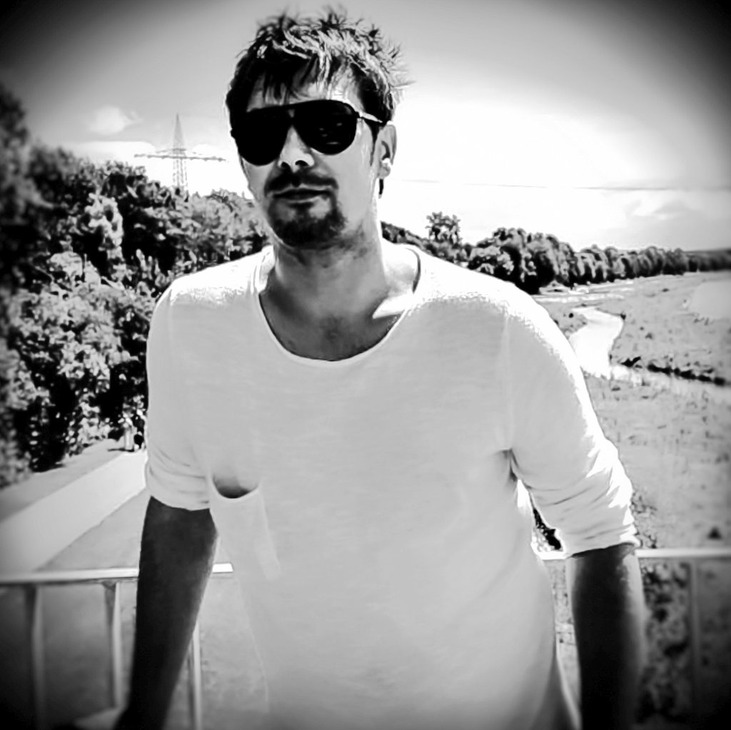 Three1_official's tweet photo. #NewProfilePic #HelloWorld #Dj #Three1 https://t.co/wRKJZceGkP