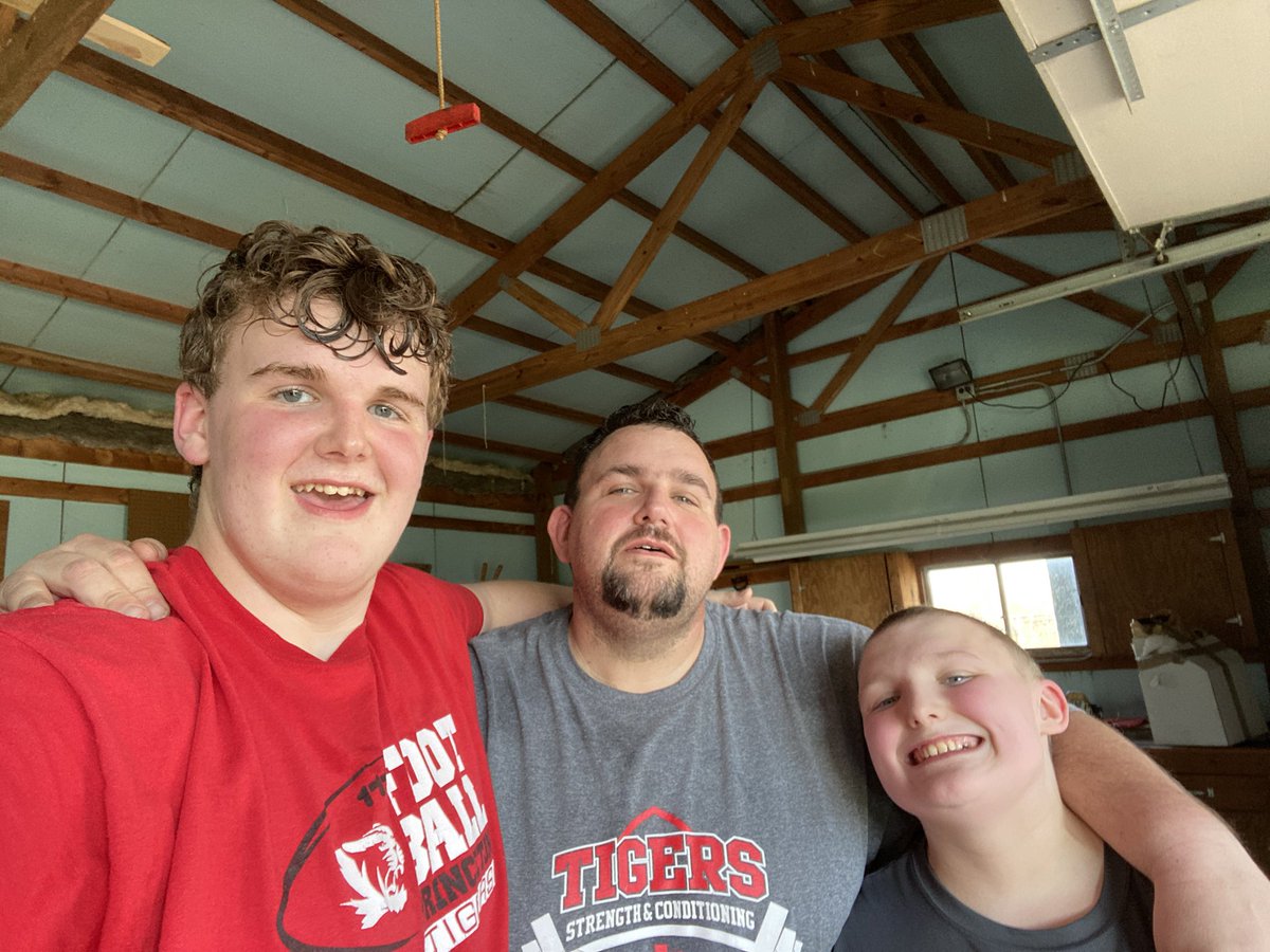 CoachKling59's tweet photo. Day #4 of home workout from @CoachCano and ONEighty Athletics...been a great way to bond with my sons, get a workout with them, and feel like we are getting better even during this chaotic time!! Boys are staying in shape and dad/coach is getting back in shape. #workingonus https://t.co/SwvzkDjgmY