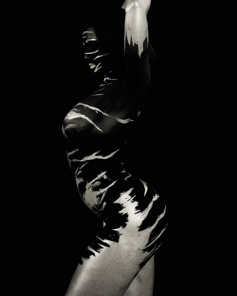 aricephoto's tweet photo. M โFigure in Blackโ
#bodyart #bodypainting #nikon #nikond600 #bodypaint #bodypainter #mdbodypainter #bodypaintmodel #fineart #fineartbodypainting #fineartbodyart #fineartphotography #bodyasart #model #mdmodel #baltimoremodel #nofilter #graftobian #humanโฆ https://t.co/a2BNPCZuz6 https://t.co/1F1WwQwBsM