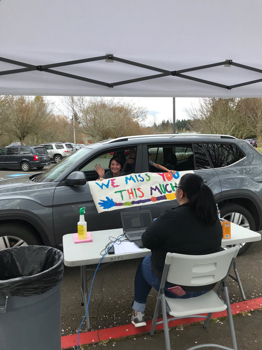 BoonesFerry's tweet photo. It was so amazing to see families today at chrome book pick up. We miss you all so much!  #proud2bBFPS https://t.co/xdEgW7x893