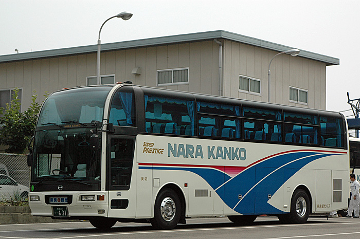 Almera Tino Twitter पर 奈良観光バスさんの特注車 日野kc Ru4fscb タイガートラベルさんの写真は約10年前に東京都内で撮影させて頂いたものです T Co Kqwmnlikeb Twitter